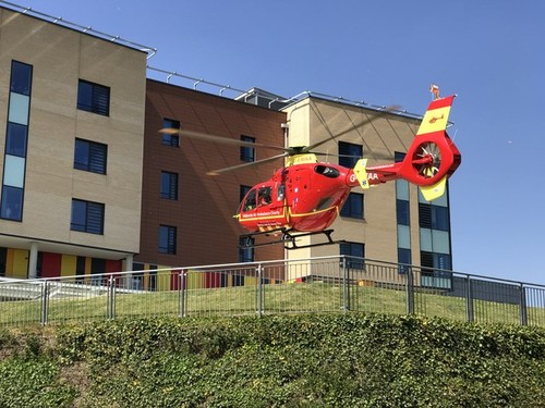 Photo air ambulance landing - air,